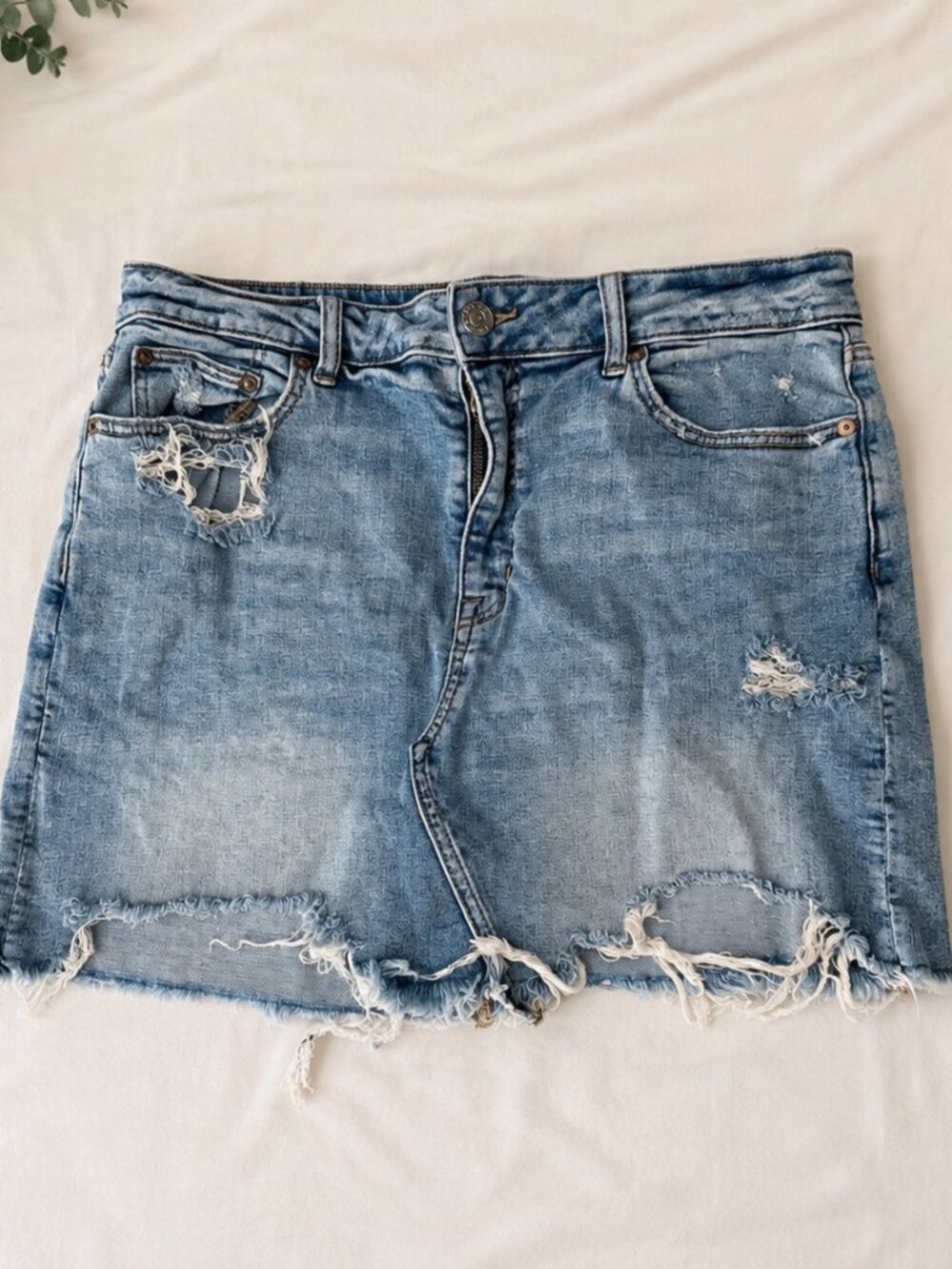 American Eagle Distressed Stretch Denim Mini Skirt Raw Hem Size 14